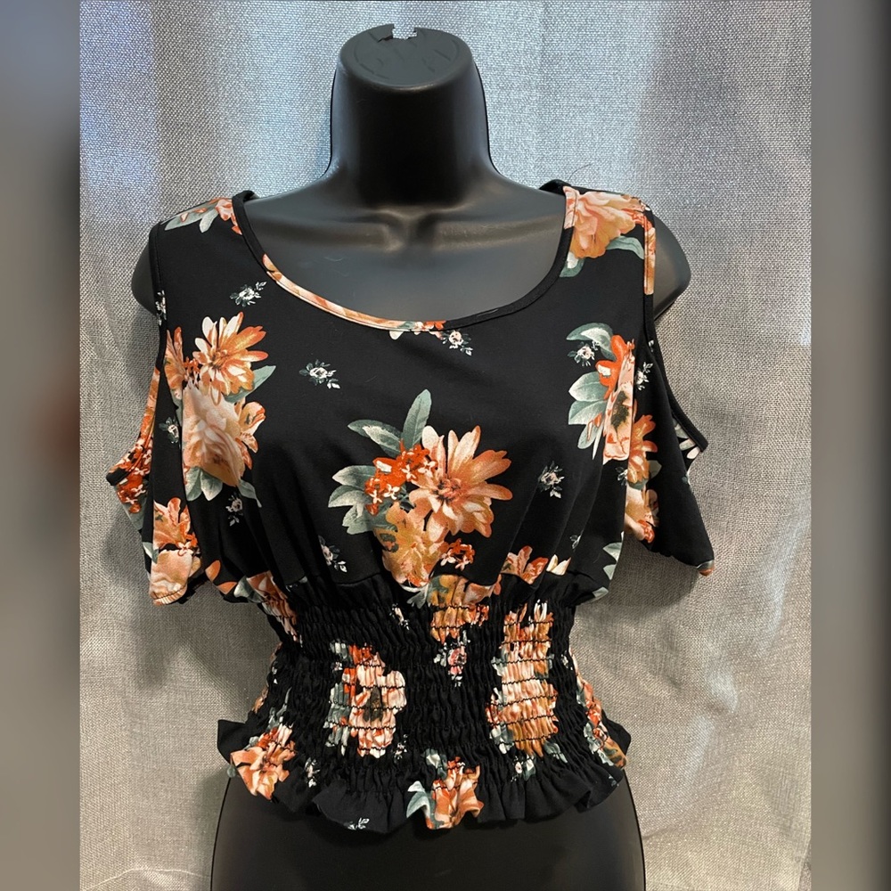 Cold Shoulder Floral Top 🌻🌸